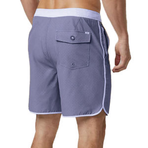 Boardshorts confortables pour hommes avec tissu écologique et détail festonné moderne - Product Image 3