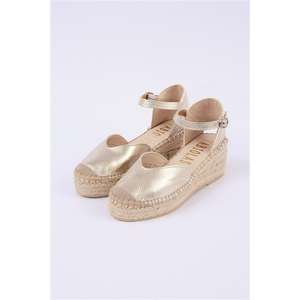 Alpargata cerrada con punta en cuña - Product Image 2