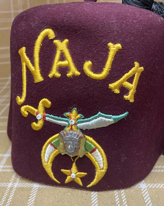 Vintage Shriners Fez Hat Maroon Wool Tassel Tail con pines Freemasons Masonic Hat - Product Image 1