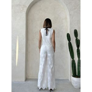 Pantalones Bordados para Mujer, Elegantes y con Detalles de Bordado Intrincado - Product Image 1