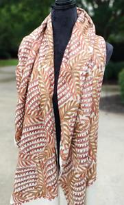 Châle en cachemire traditionnel vibrant avec broderie Paisley et pompons fins Pièce de mode d'hiver - Product Image 4