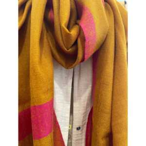 Bufanda de Piel Sintética Color Rosa Neón y Cúrcuma, Elegante para Mujer - Product Image 1