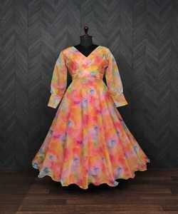 Prêt à porter vêtements traditionnels indiens pour femme indienne manches régulières col bateau nouveau concepteur prix le plus bas Alphanumero choli - Product Image 3