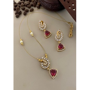Ensemble de chaîne pendentifs simples de créateur avec pierres de style AD pour les occasions spéciales et les fêtes des femmes en laiton - Product Image 1