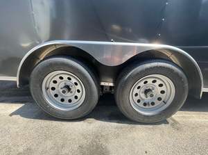 รถพ่วงบรรทุกสินค้าแบบปิด รุ่นใหม่ คุณภาพพรีเมียม ขนาด 8.5x16 ฟุต รองรับน้ำหนัก 11.4 กิโลกรัม พร้อมชุดอุปกรณ์ Black Out  สี Pewter  พร้อมส่งออก - Product Image 6