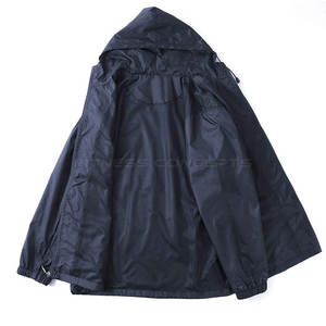 Chaqueta cortavientos con capucha de talla grande para hombre al por mayor para invierno al aire libre con logotipo frontal personalizado - Product Image 3