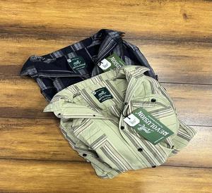 Chemise Oxford à rayures décontractées pour garçons Tissu à séchage rapide avec broderie Poche unique et détail de la gazette latérale - Product Image 1