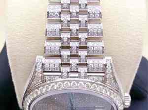 Montre en acier inoxydable avec cadran en verre, sertie de moissanite, cadran rond classique, cadran de date classique, vente en Inde - Product Image 3