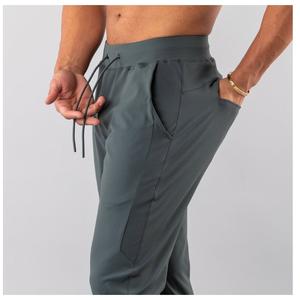 Pantalon de survêtement personnalisé de haute qualité avec écran imprimé uni maintenant dans un nouveau pantalon de survêtement à bas prix pour hommes - Product Image 4