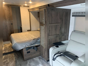 Autocaravana de lujo Gulf Stream Conquest 6238 usada, caravana para acampar, estándar de emisiones Euro 5, 4-6 pasajeros, 11000 kg máx., blanca - Product Image 5