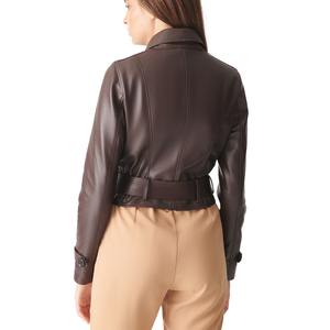 Precios al por mayor Chaqueta de cuero de mujer teñida Lisa Para la venta MOQ bajo Nueva llegada Chaqueta de cuero de mujer en color sólido genuino - Product Image 5
