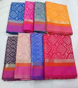 Los saris tejidos a mano y choli hechos a medida son prendas tradicionales que implican el arte de Tejer telas. Ideal para festivales - Product Image 2