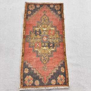 Alfombra Vintage de 1.7x3.4 pies, Alfombra Turca Pequeña, Alfombra de Lana Roja Ombré - Product Image 1