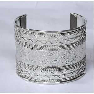 Bracelet manchette unique en laiton avec finition polie exclusive Charme élégant en acier inoxydable pour les fêtes - Product Image 4