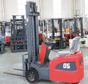 Petit chariot élévateur à 3 roues à batterie avec une capacité de 1500 kg, adapté à la manutention de palettes et aux travaux de construction - Product Image 2