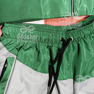 Conjunto Deportivo Cortavientos de Nailon Premium con Diseño Personalizado, Chaqueta Cortavientos y Pantalones Cortos Extra Grandes para Hombre - Product Image 5