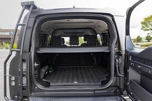 <span class=keywords><strong>Land</strong></span> <span class=keywords><strong>Rover</strong></span> <span class=keywords><strong>Defender</strong></span> <span class=keywords><strong>130</strong></span> SE TReK Edition <span class=keywords><strong>2023</strong></span> Inspeccionado # 46 de los <span class=keywords><strong>130</strong></span> Modelos Edición TReK, Motor Turbo de 6 Cilindros, Tracción en las Cuatro Ruedas, Equipamiento de Alta Gama - Product Image 4