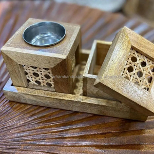 Lujoso quemador de incrustaciones de madera de acacia natural con quemador Bakhoor y caja de quemador Bakhoor acrílico de lujo de India - Product Image 1