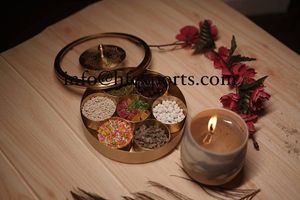 Caja de Especias Masala de Latón con Diseño Fantástico, Hecha a Mano, Tapa Repujada, con Cuchara, Apta para Lavavajillas y Horno, HF CRAFTS India Modelo HF 00347 - Product Image 5