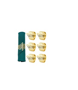 Anneau de serviette en métal artisanal traditionnel et écologique, avec détails en forme de feuille en relief, parfait pour une table de mariage classique - Product Image 6