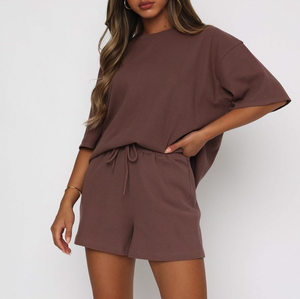 Camiseta lisa de 2 piezas con logotipo personalizado de algodón suelto informal y conjunto corto de ropa de mujer - Product Image 4