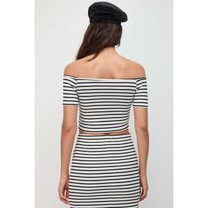 T-shirt en coton pour femme, décontracté, court, col bateau, dentelle florale, coupe ajustée, tailles 4XL et 5XL pour l'été - Product Image 5