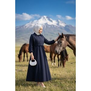 Costume de cérémonie en oxford 100% coton bleu marine rayé avec boléro et décoration boutonnée - Product Image 5