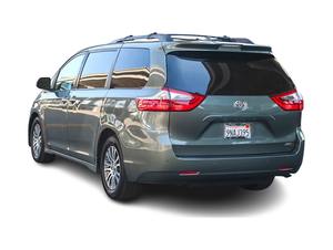 2020 Toyota siennaa XLE รถตู้ตกแต่งภายในสีเข้มแบบพรีเมียมพร้อมยาง R20เกียร์อัตโนมัติที่นั่งด้านหลังกล้องผ้ามือขวา - Product Image 2