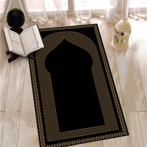 Tapis de prière avec accents dorés : Cadeau musulman élégant, tapis imprimé, tapis à poils doux - Product Image 1