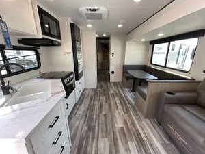 รถพ่วงแคมป์ปิ้ง Jayco Jay F-l-i-g-h-t Slx 321BDS รุ่นใหม่ปี 2026 พร้อมขาย รถพ่วงสำหรับตั้งแคมป์ - Product Image 3