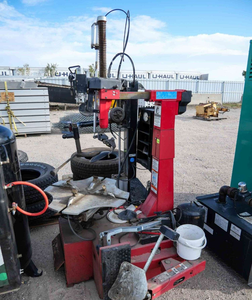 Máquina desmontadora de neumáticos Hunter, nueva y usada, directamente de fábrica, con aspiradora para neumáticos, a precio económico. - Product Image 1