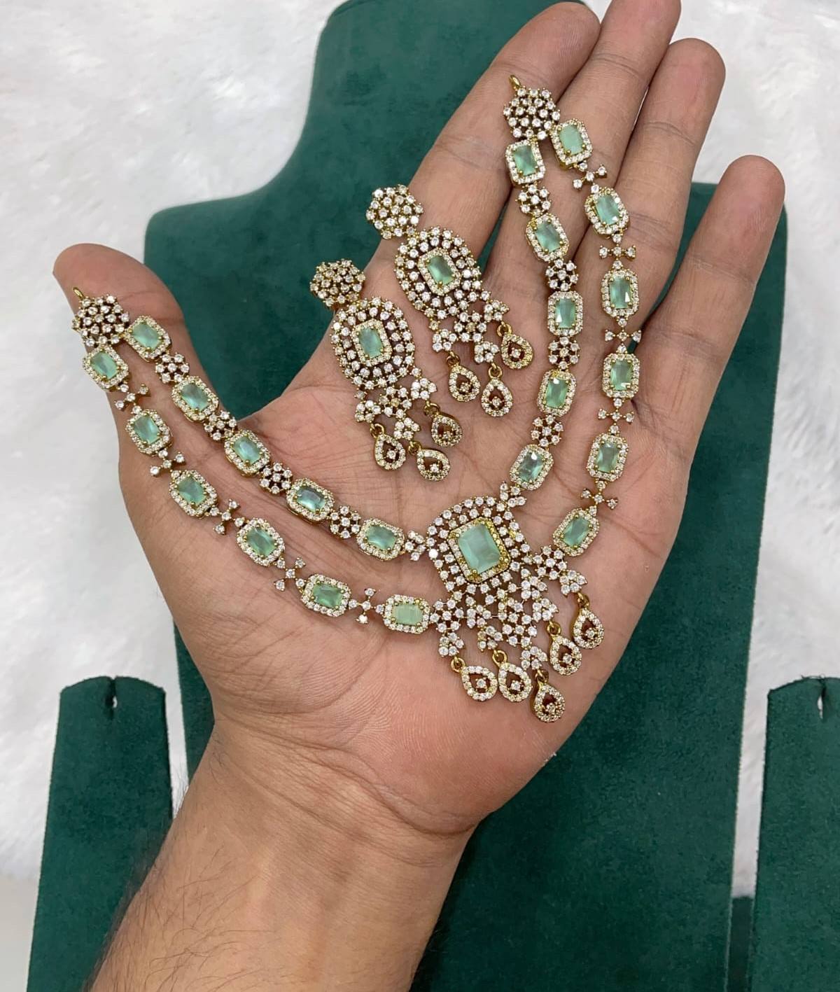 สีเขียวอ่อน