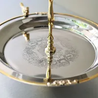 Support à gâteau et moule 2-en-1 bicolore écologique, plateau surélevé en laiton blanc et aluminium de luxe, Zahid Exports ZE-3286M