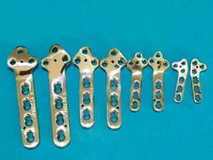 ชุดอุปกรณ์ศัลยกรรมกระดูกสแตนเลส 8 ชิ้น TPLO 2.7 มม. และ 3.5 มม. แผ่นซ้าย + ขวา ได้รับการรับรองมาตรฐานสูงจาก Pentax สำหรับการผ่าตัดสัตว์ - Product Image 4