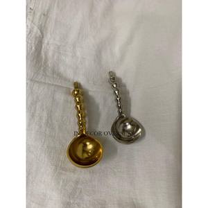 Juego de cubiertos pulidos brillantes plateados de acero inoxidable de alta calidad con asas de diseñador antiguas chapadas en oro a bajo precio - Product Image 2