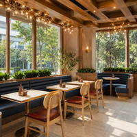 Sedia Moderna Stile Bistrot Francese con Schienale in Canna Naturale, Seduta in Legno Massello e Pelle per Ristoranti e Hotel Boutique