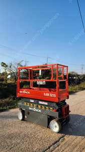 Plataforma Elevadora de Tijera Eléctrica [Skyjack], Plataforma de Trabajo Aérea de Alta Eficiencia, 6.4 m de Altura de Elevación, Ancho Estrecho, Uso Interior y Exterior - Product Image 3