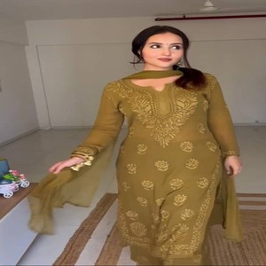 Ensemble 3 pièces haut en fausse georgette, pantalon cousu et dentelle ornée de Dupatta pour femme - Product Image 1