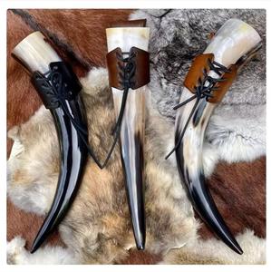 Auténtico Cuerno Vikingo para Beber con Envoltura de Cuero y Soporte, Productos Naturales y Orgánicos - Product Image 3