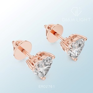 Pendientes de joyería con diseño de racimo de diamantes en forma de corazón, elegantes y atemporales, con tono dorado, claridad VS+, color F, certificados por IGI. - Product Image 6