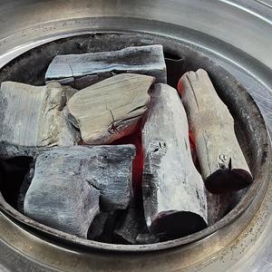 Vente directe d'usine, charbon de bois noir de la meilleure qualité, briquettes de charbon de bois pour barbecue en bois dur, haute chaleur 4500J à vendre - Product Image 4