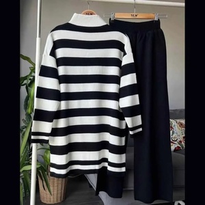 Conjunto de 2 piezas de invierno para mujer, pantalones de chándal apilados con logotipo personalizado y Chándales, logotipo frontal bordado al por mayor - Product Image 1