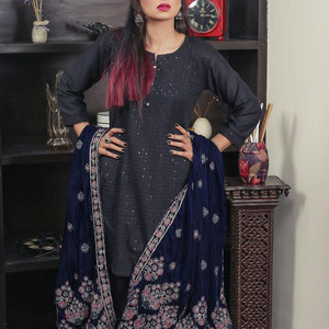 Fábrica al por mayor señoras chales para la venta mejor proveedor de fábrica diseño personalizado ropa de invierno chal de terciopelo - Product Image 5