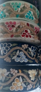 Adornos de encaje bordados hechos a medida con patrones florales. Estos cordones bordados se pueden utilizar para la decoración del hogar de diseño de moda - Product Image 6