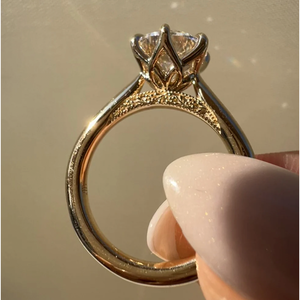 Bague de fiançailles solitaire de luxe vintage pour femme en moissanite portugaise taille brillant, en argent sterling 925 plaqué or jaune 18 carats - Product Image 3