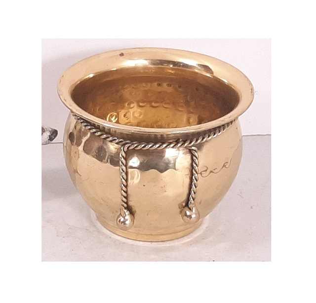 Antique Design Pure Aluminium Single Piece Planter for Garden and Balcony Decoration at Economical Rate