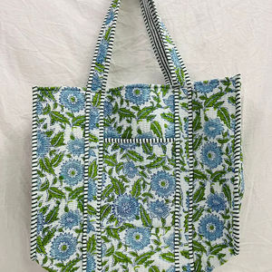 Mädchen-Quilt-Tasche wie auf dem Bild, aus 100% Baumwolle, atmungsaktivem Stoff mit Handblockdruck, leicht zu waschen, für indische Klimazonen - Product Image 1