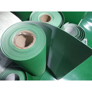 Bande transporteuse en PVC PU de qualité alimentaire anti-dérapante personnalisée Bande de guidage de crampons de jupe en caoutchouc pour les usines de fabrication d'escalade - Product Image 2