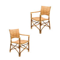 Chaise en rotin au design traditionnel élégant pour la maison, confortable avec une touche tropicale pour l'hôtel, la villa, le salon, style relaxant
