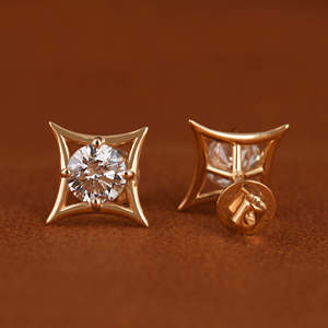 Lujosos pendientes de tornillos traseros chapados en oro de 14 quilates con diamantes de laboratorio de corte redondo La pieza de declaración perfecta para noches elegantes - Product Image 3